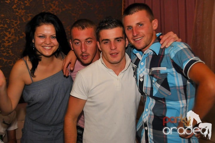 Petrecere în Club Rio, 