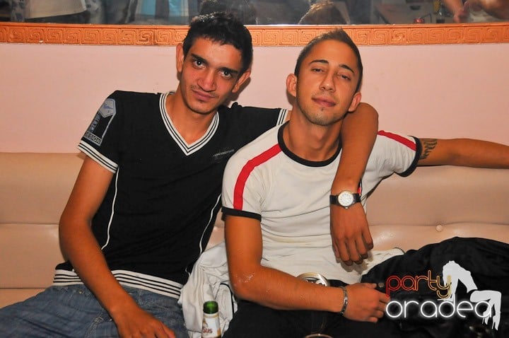 Petrecere în Club Rio, 