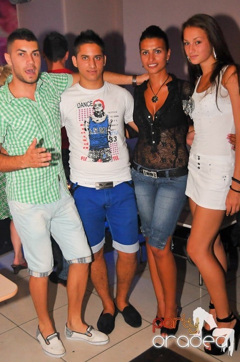 Petrecere în Club Rio, 