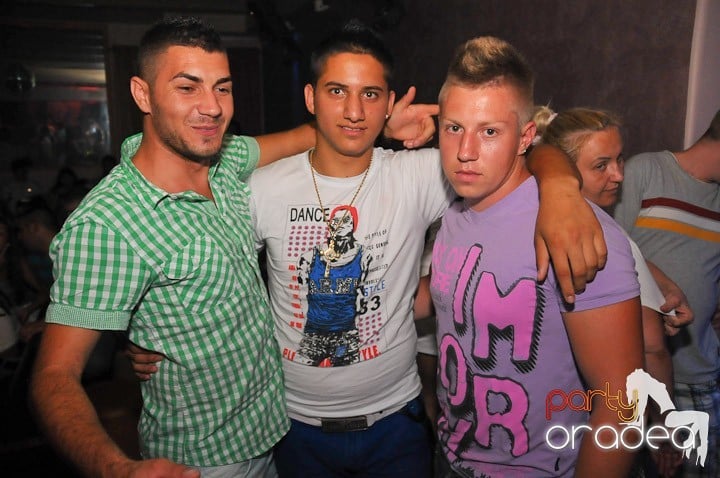 Petrecere în Club Rio, 