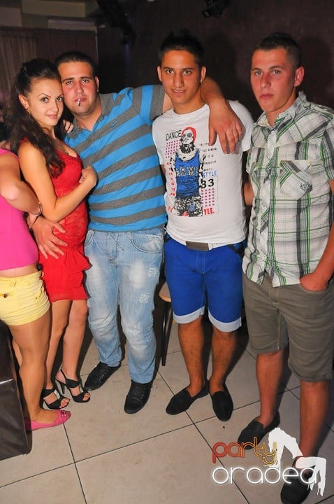 Petrecere în Club Rio, 