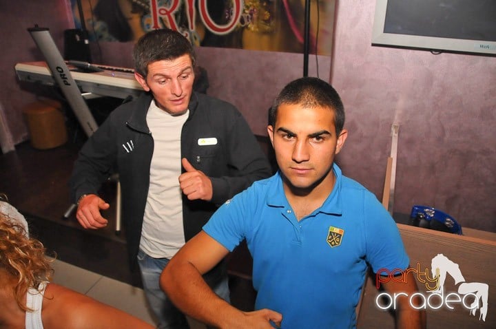 Petrecere în Club Rio, 