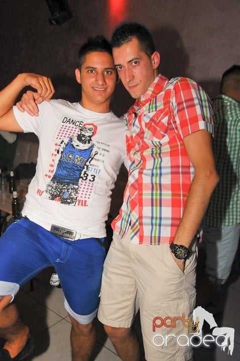 Petrecere în Club Rio, 