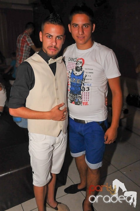 Petrecere în Club Rio, 