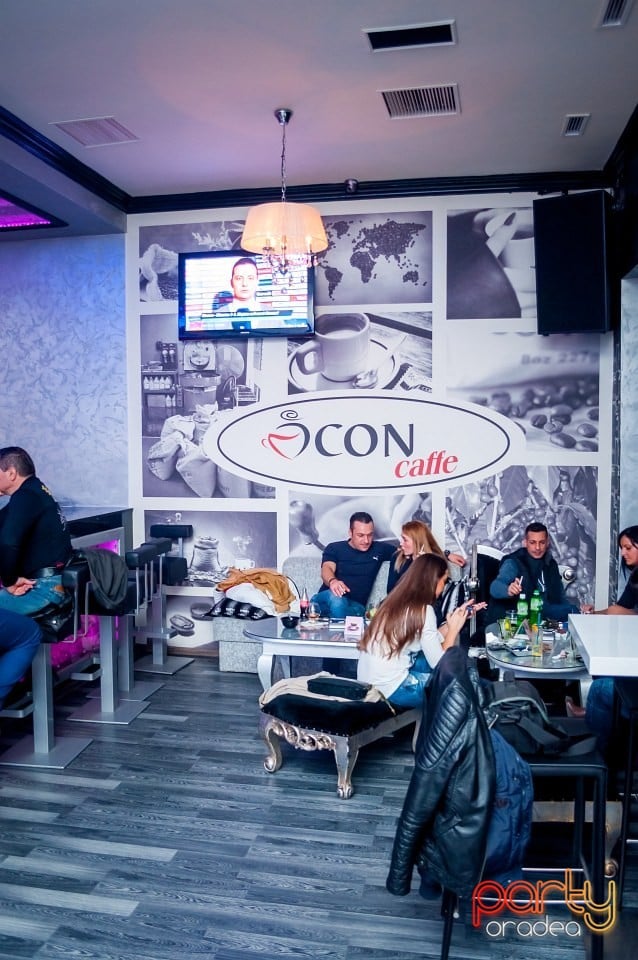 Petrecere în Icon Caffe, Icon Caffe