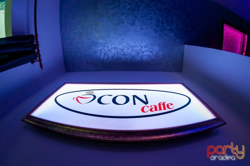 Petrecere în Icon Caffe, Icon Caffe