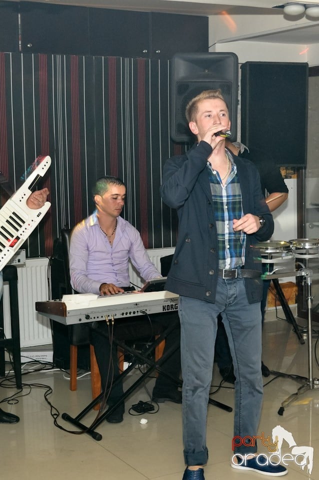 Petrecere în L'amore Caffe Club,