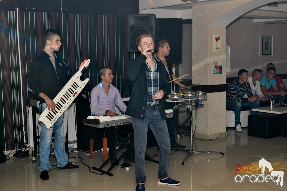 Petrecere în L'amore Caffe Club,