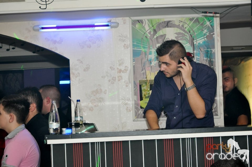 Petrecere în L'amore Caffe Club,