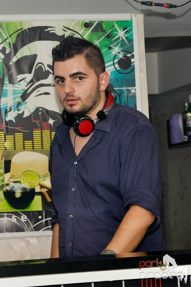 Petrecere în L'amore Caffe Club,