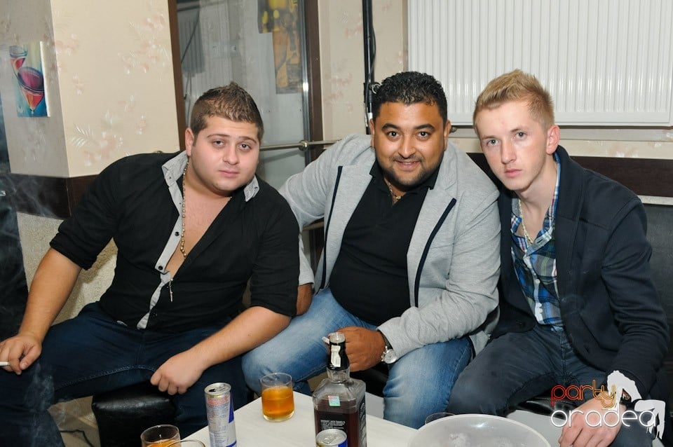 Petrecere în L'amore Caffe Club,