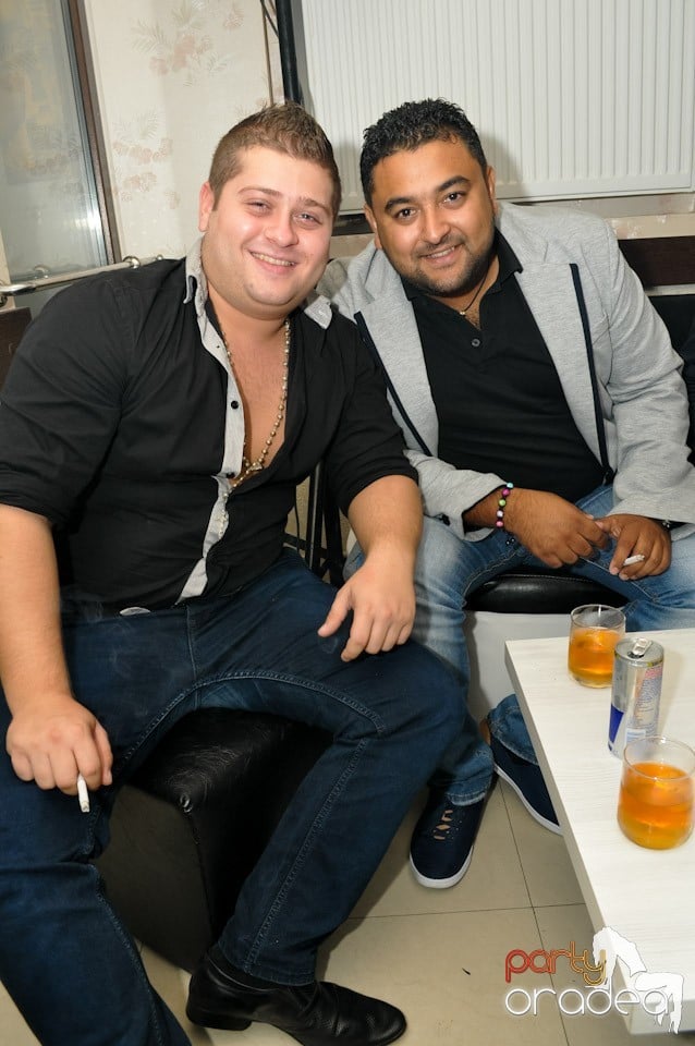Petrecere în L'amore Caffe Club,