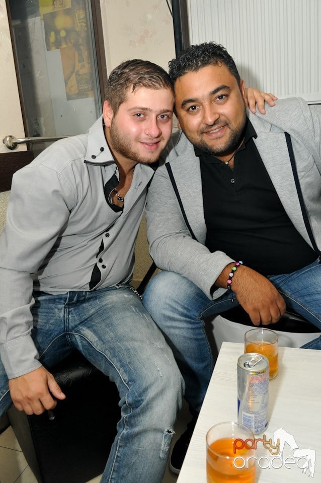 Petrecere în L'amore Caffe Club,