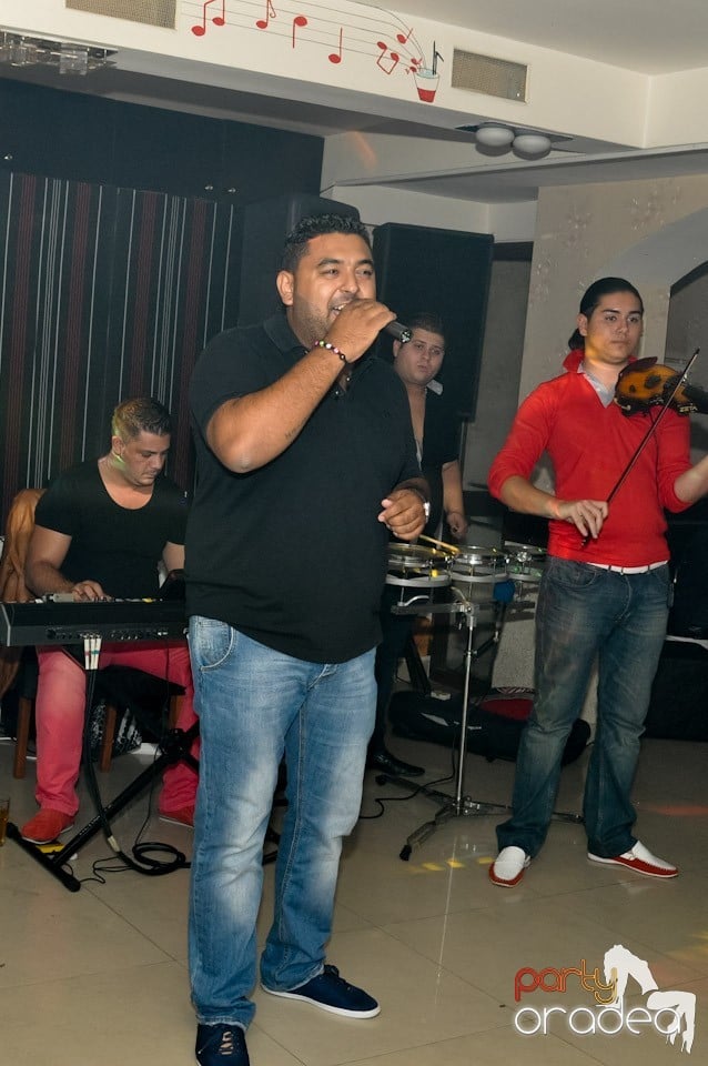 Petrecere în L'amore Caffe Club,