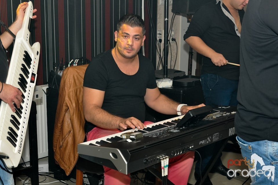 Petrecere în L'amore Caffe Club,
