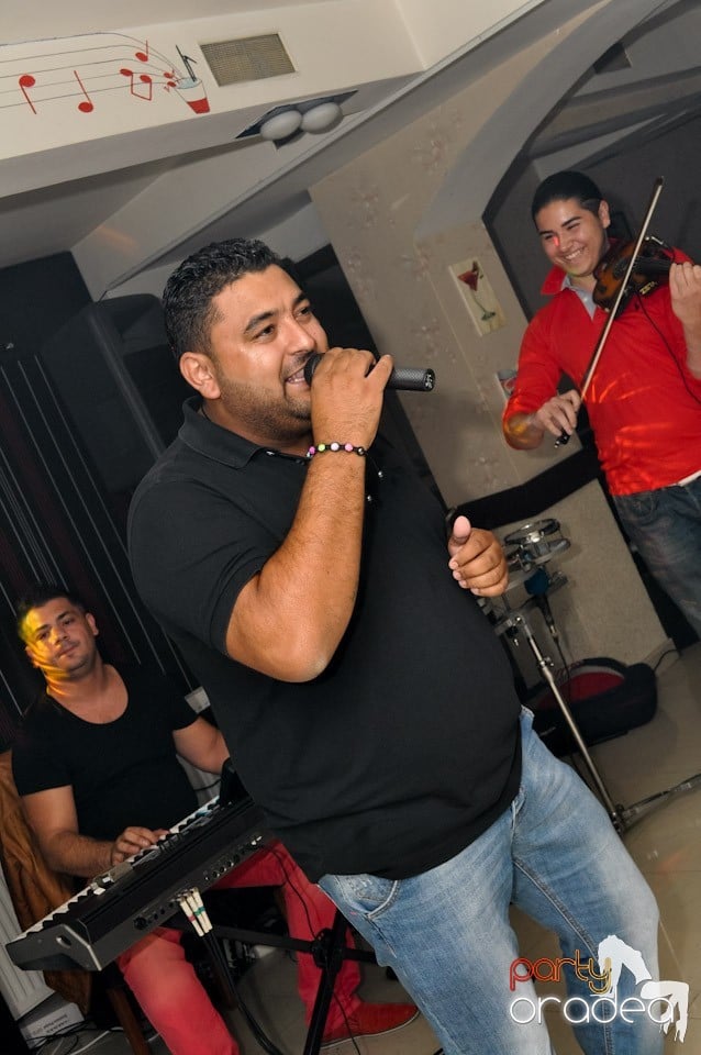 Petrecere în L'amore Caffe Club,