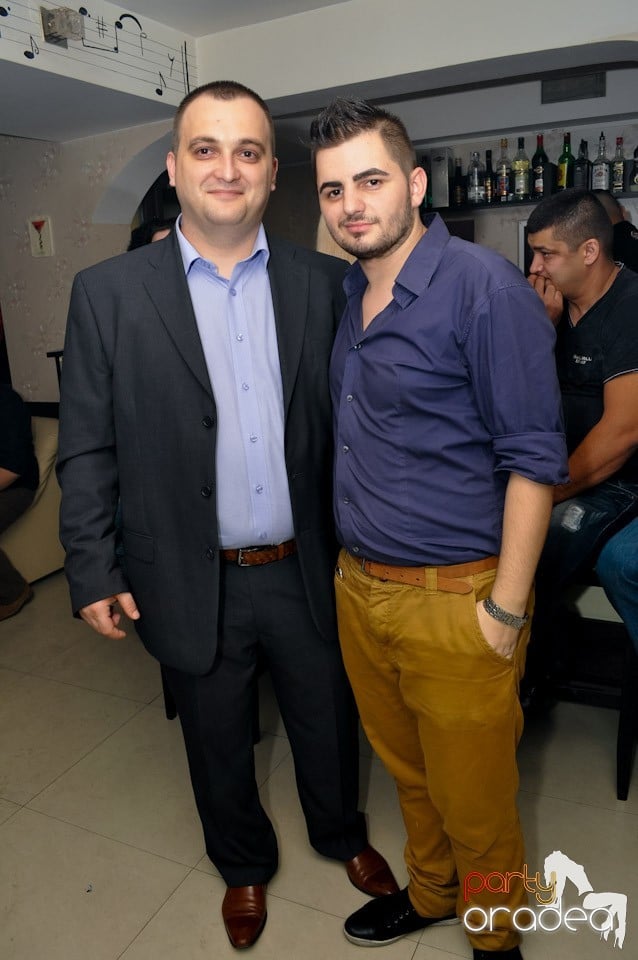 Petrecere în L'amore Caffe Club,