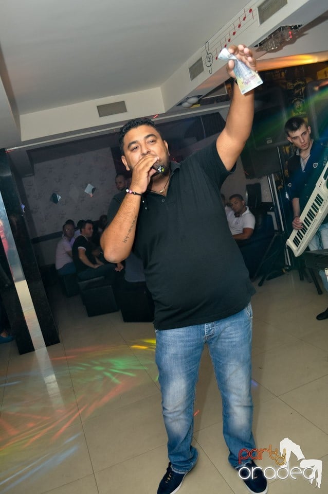 Petrecere în L'amore Caffe Club,
