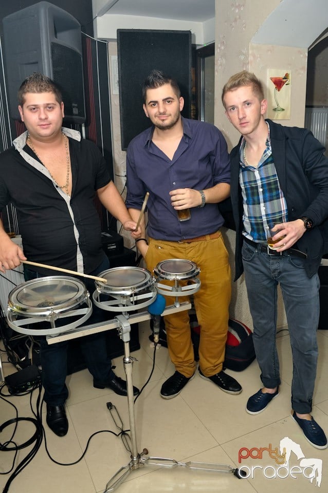 Petrecere în L'amore Caffe Club,
