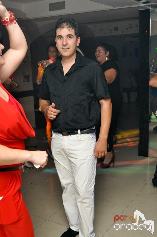 Petrecere în L'amore Caffe Club,