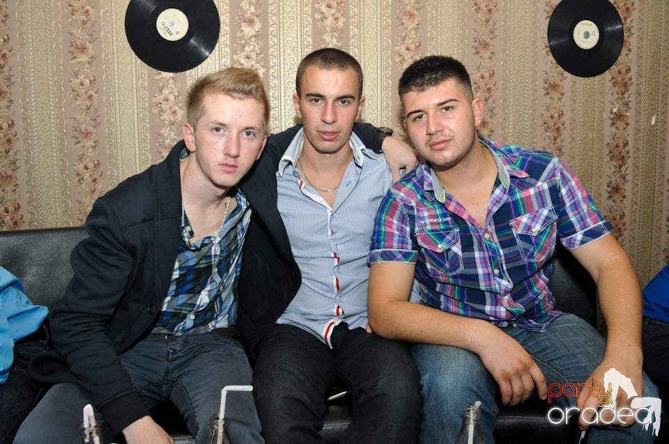 Petrecere în L'amore Caffe Club,