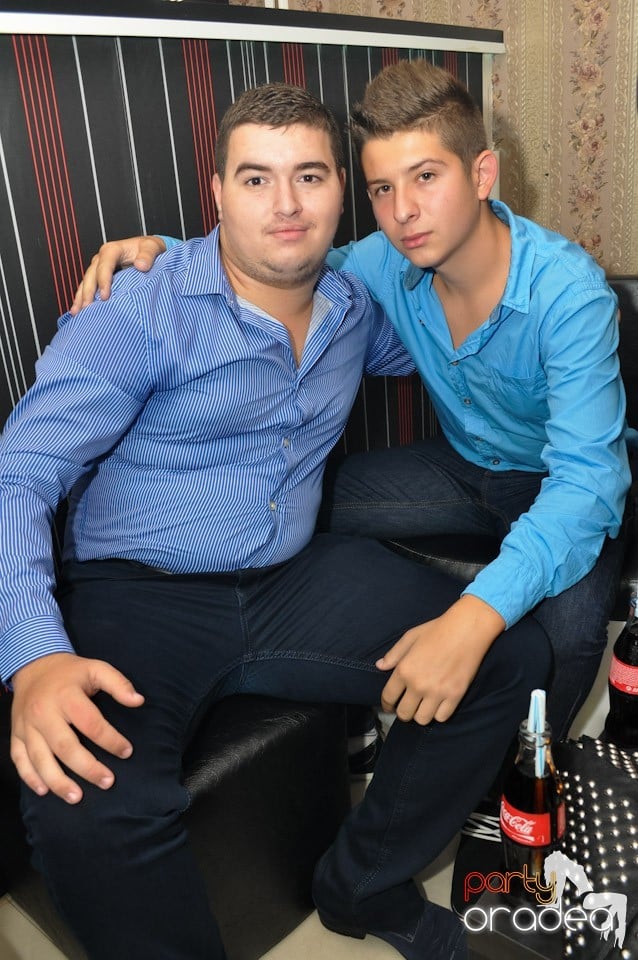 Petrecere în L'amore Caffe Club,