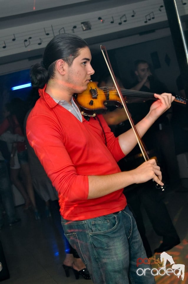 Petrecere în L'amore Caffe Club,