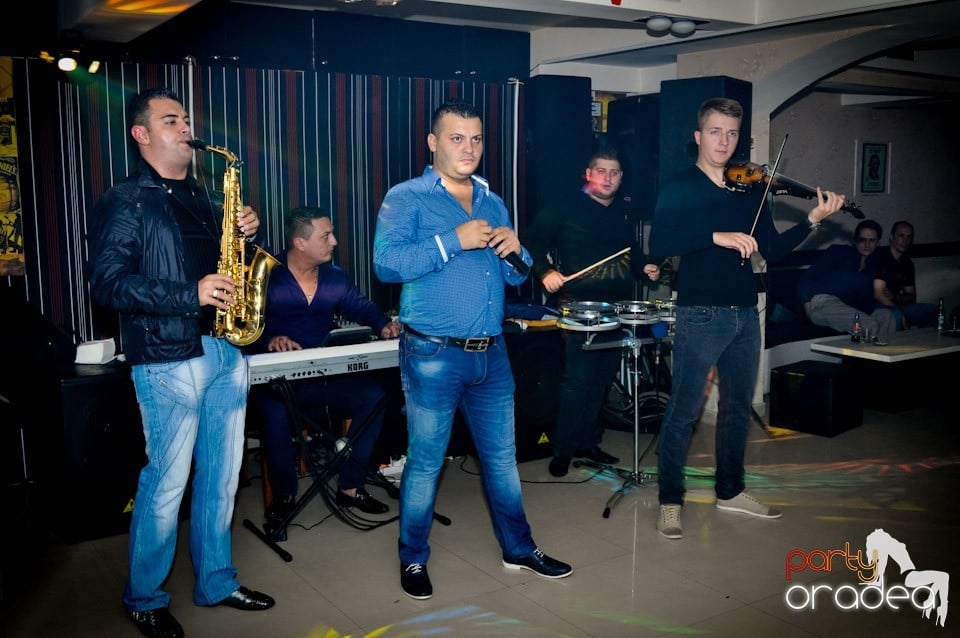 Petrecere în L'amore Caffe Club,