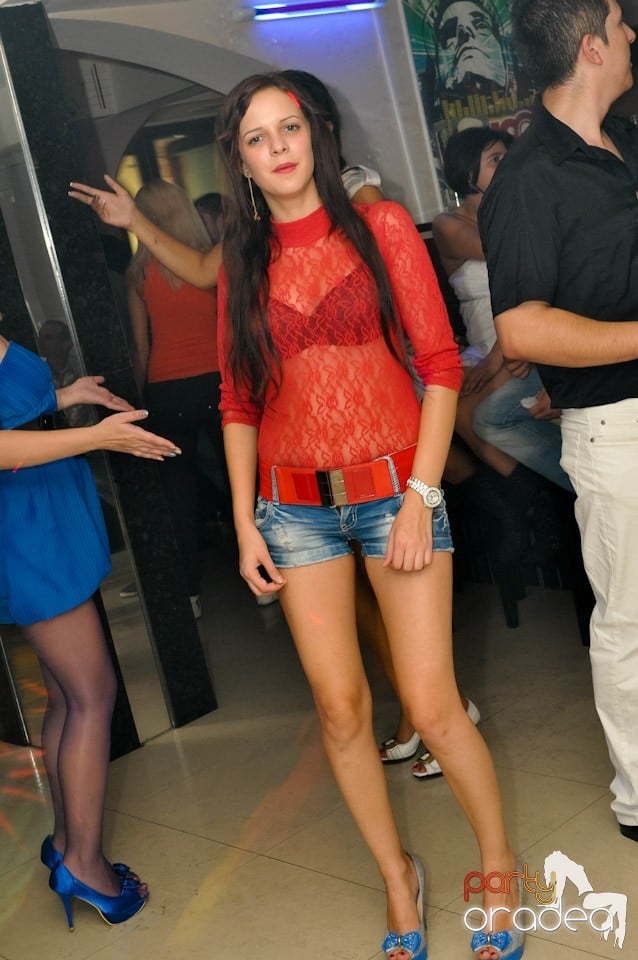 Petrecere în L'amore Caffe Club,