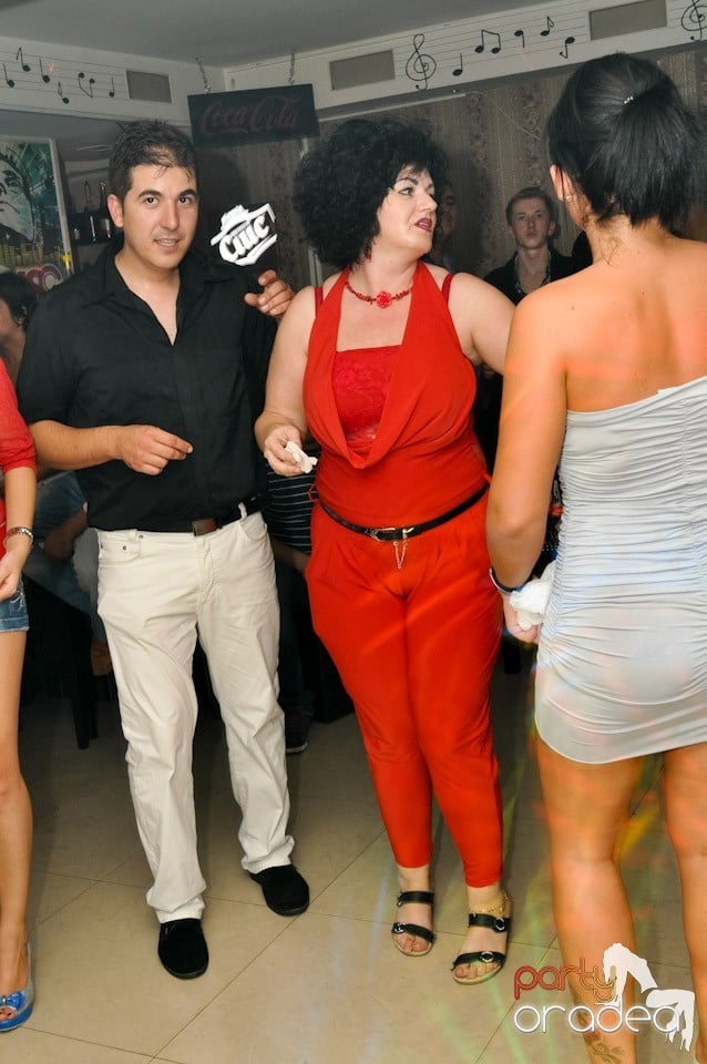 Petrecere în L'amore Caffe Club,