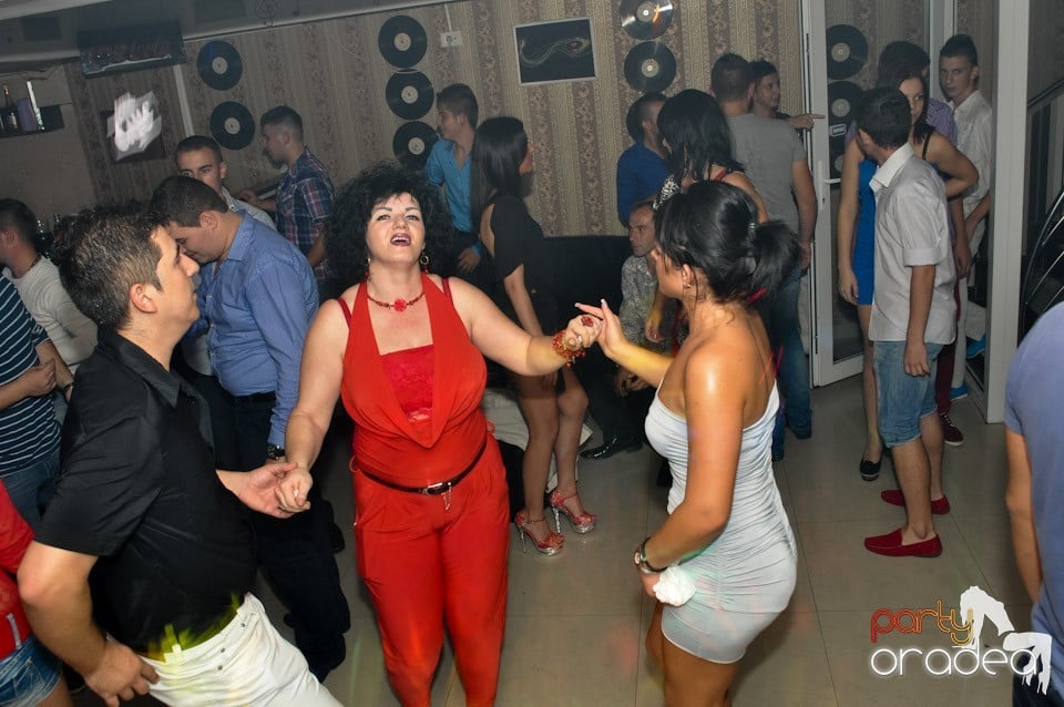 Petrecere în L'amore Caffe Club,