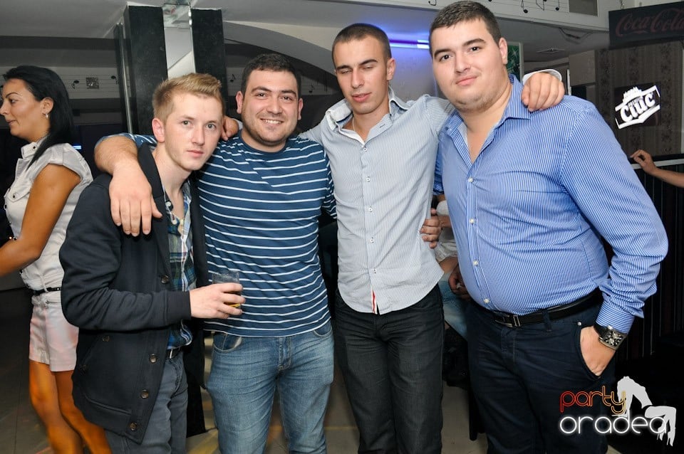 Petrecere în L'amore Caffe Club,