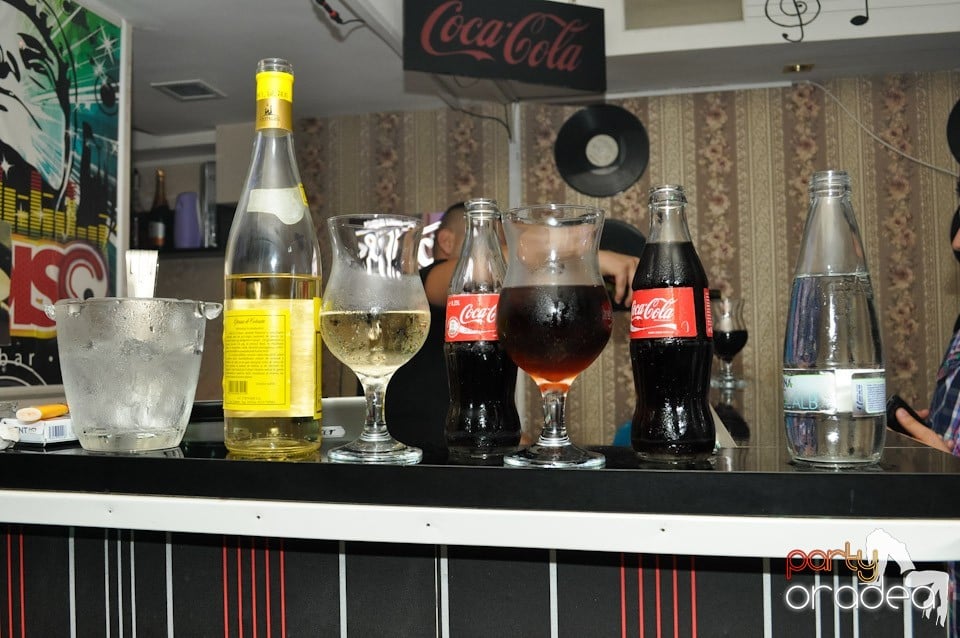 Petrecere în L'amore Caffe Club,