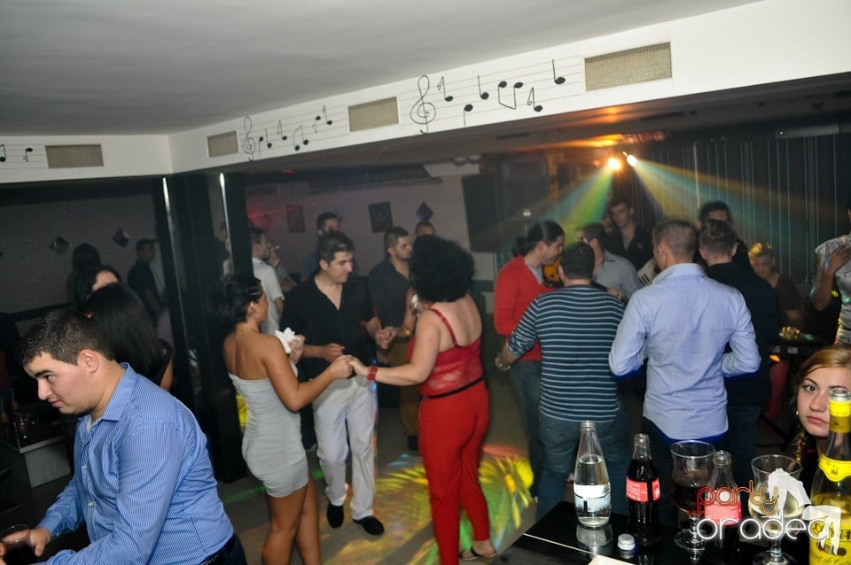 Petrecere în L'amore Caffe Club,