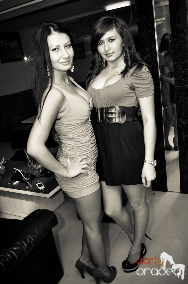 Petrecere în L'amore Caffe Club,