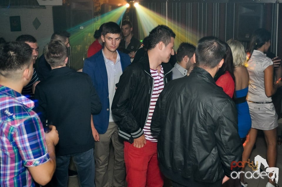 Petrecere în L'amore Caffe Club,