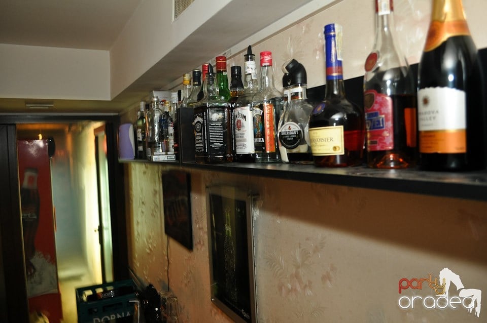 Petrecere în L'amore Caffe Club,