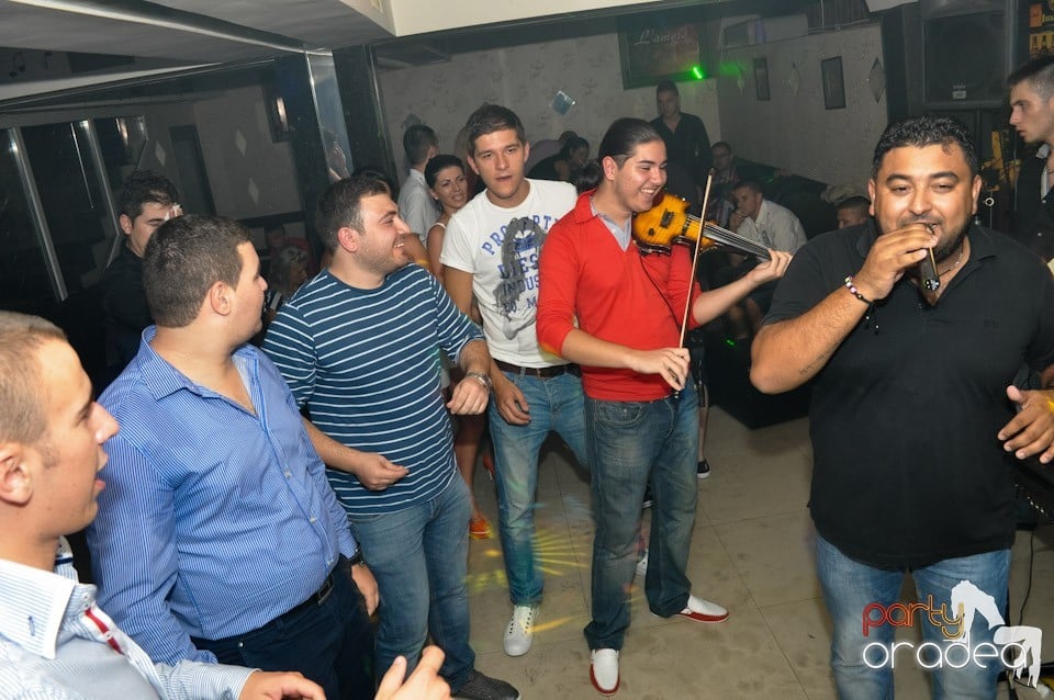 Petrecere în L'amore Caffe Club,