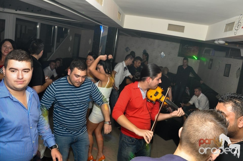 Petrecere în L'amore Caffe Club,