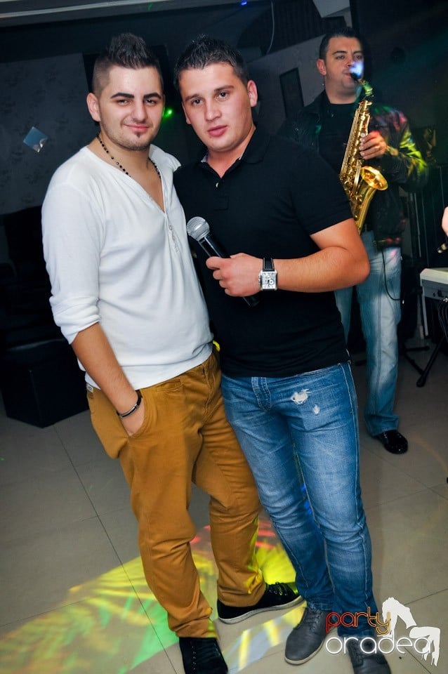 Petrecere în L'amore Caffe Club,