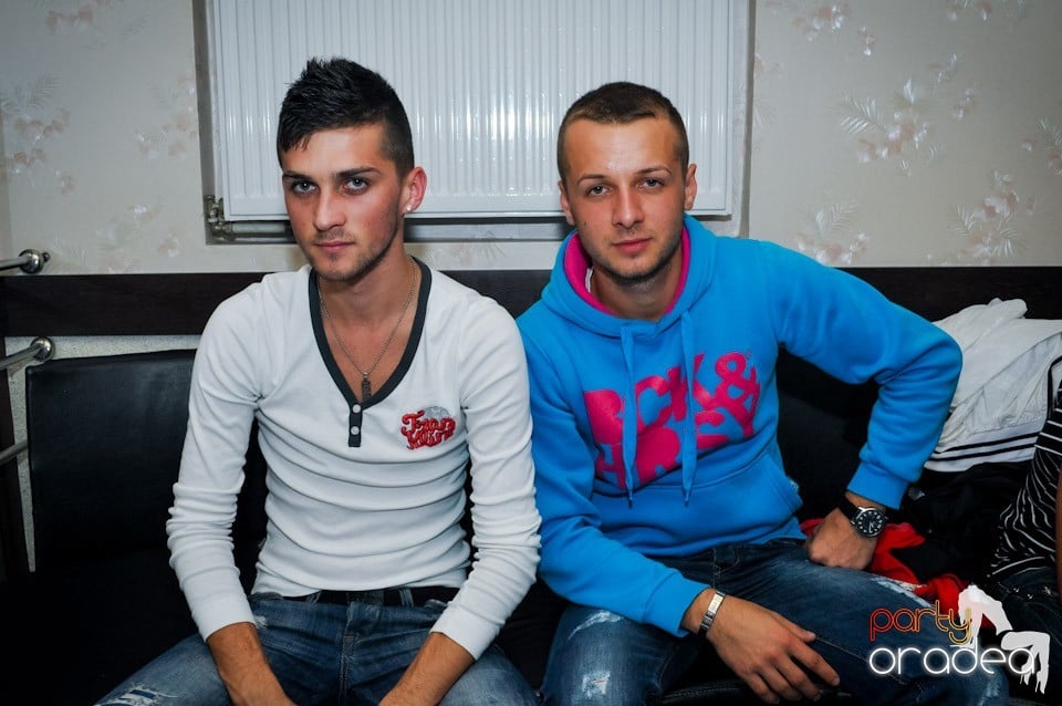 Petrecere în L'amore Caffe Club,