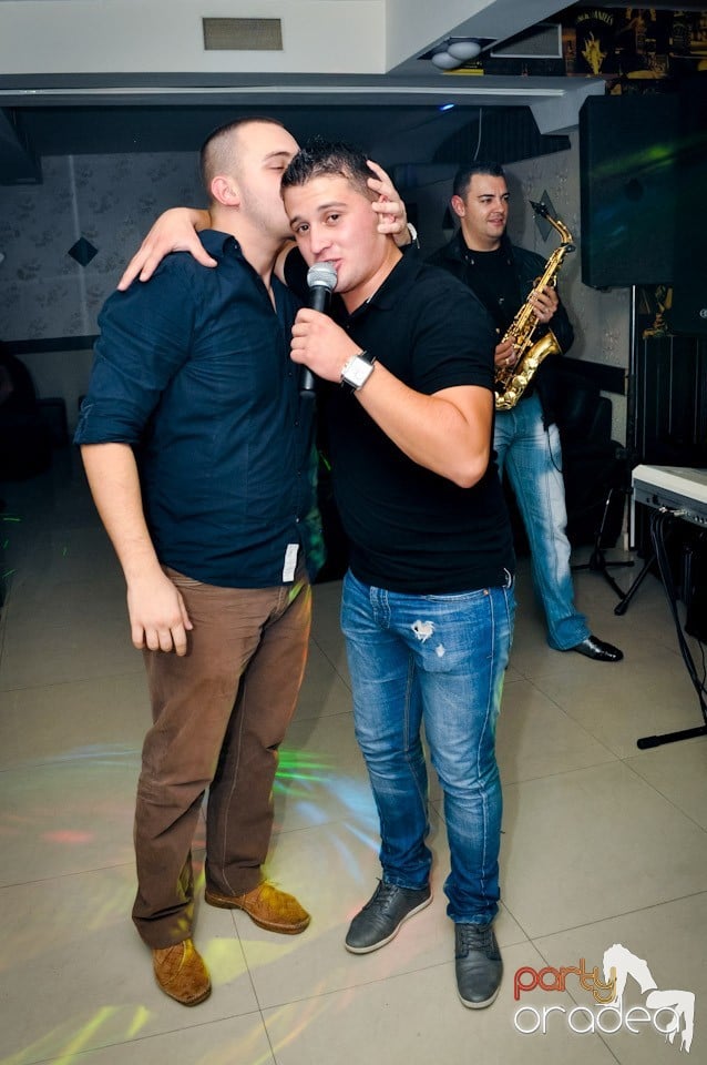 Petrecere în L'amore Caffe Club,