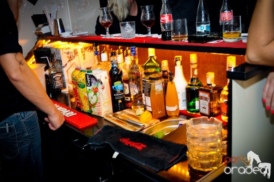 Petrecere în L'amore Caffe Club,