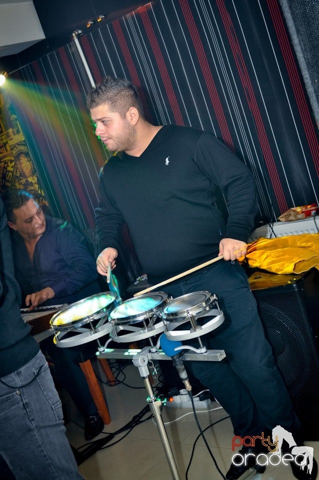 Petrecere în L'amore Caffe Club,