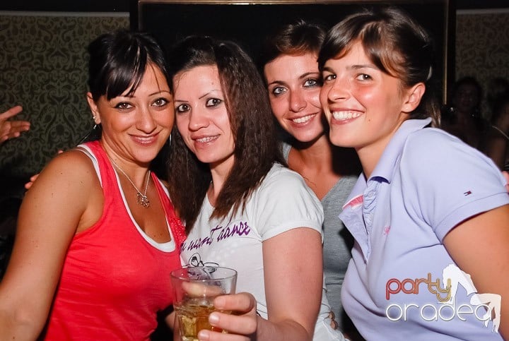 Petrecere în Life Club, 