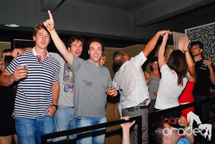 Petrecere în Life Club, 