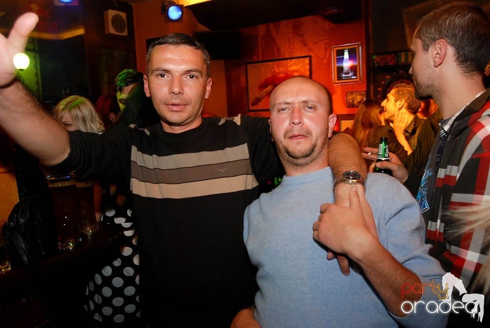 Petrecere incendiară în Lord's Pub Oradea, Lord's Pub