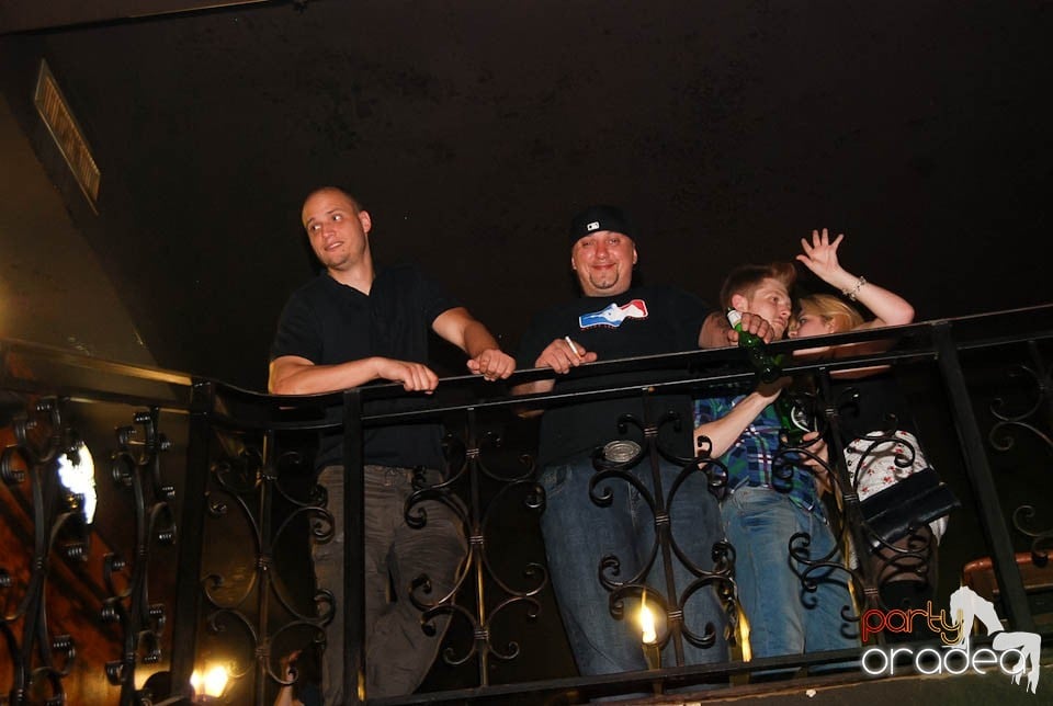 Petrecere incendiară în Lord's Pub Oradea, Lord's Pub
