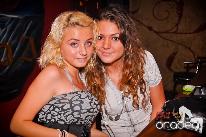 Petrecere la maxim în Club Luna, 