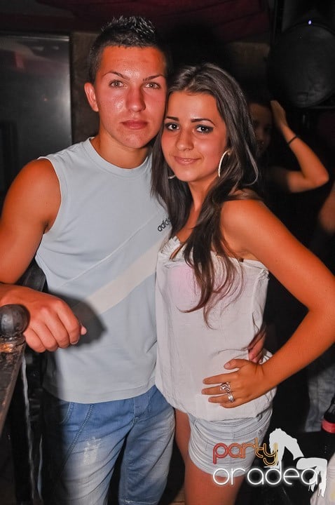 Petrecere la maxim în Club Luna, 